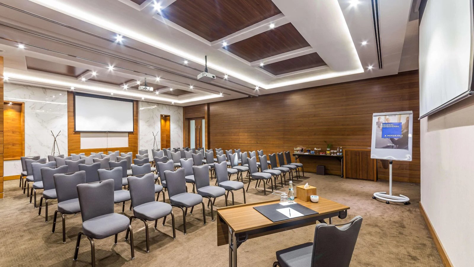 Radisson Blu Hotel, Dubai Waterfront 5*,